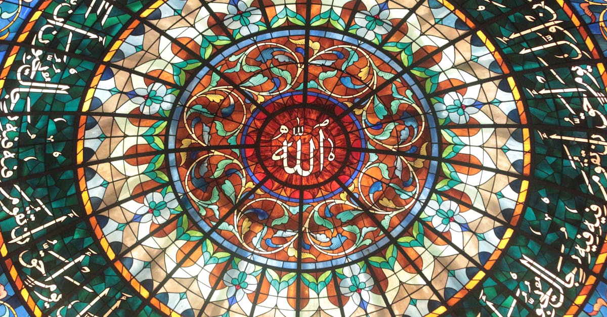 découvrez brunei, un petit sultanat situé sur l'île de bornéo, célèbre pour sa culture riche, ses mosquées majestueuses et ses paysages préservés. explorez ce joyau de l'asie du sud-est où traditions et modernité coexistent harmonieusement.