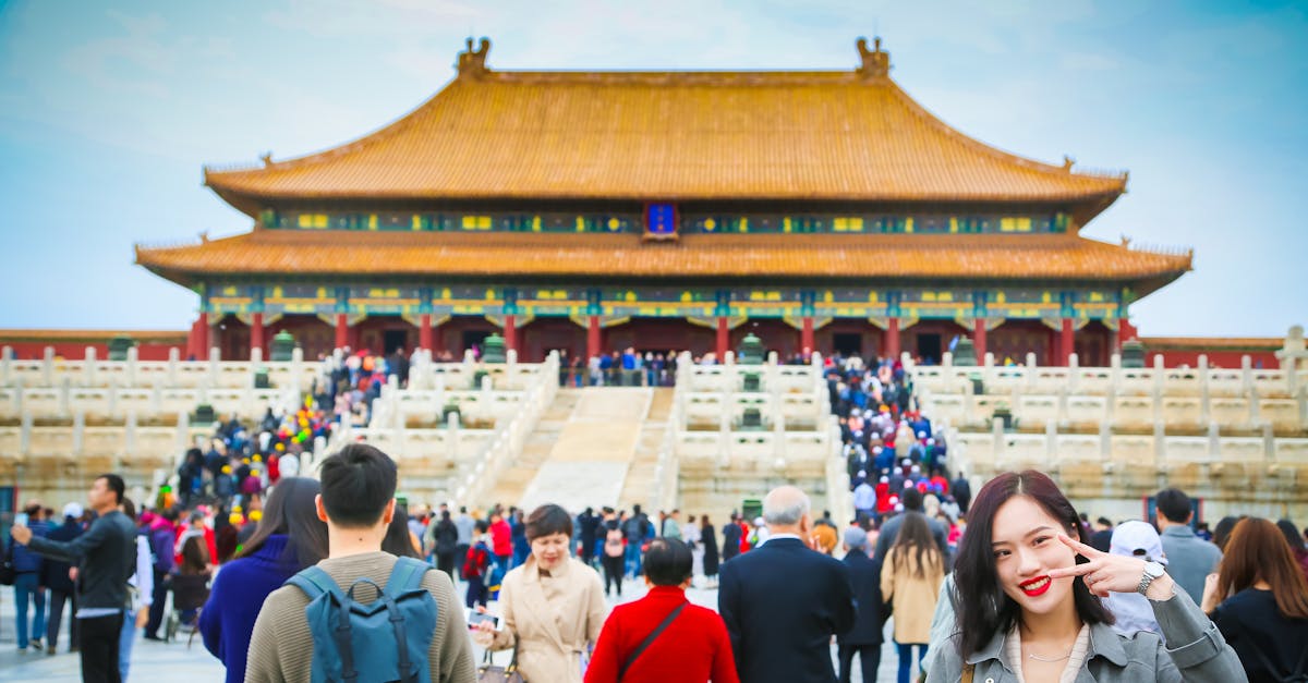 découvrez la richesse culturelle, historique et géographique de la chine, un pays fascinant où se mêlent traditions anciennes et modernité. explorez ses paysages époustouflants, sa gastronomie délicieuse et sa diversité ethnique.