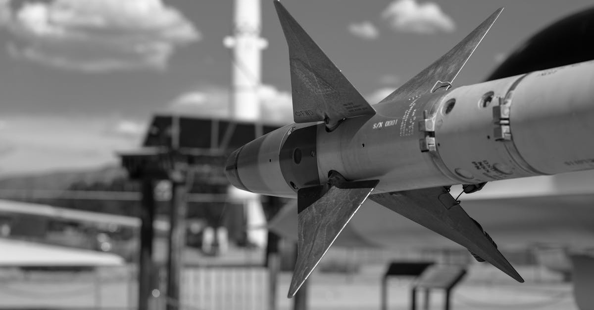 découvrez tout sur les missiles, de leur conception à leur utilisation, en passant par les différents types et leur impact sur la sécurité mondiale. informez-vous sur les enjeux technologiques et géopolitiques liés à ces armes modernes.