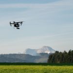 découvrez l'univers des drones militaires : innovations technologiques, applications stratégiques et impact sur les opérations militaires modernes. informez-vous sur les différents types de drones utilisés par les forces armées du monde et leur rôle essentiel dans la sécurité nationale.
