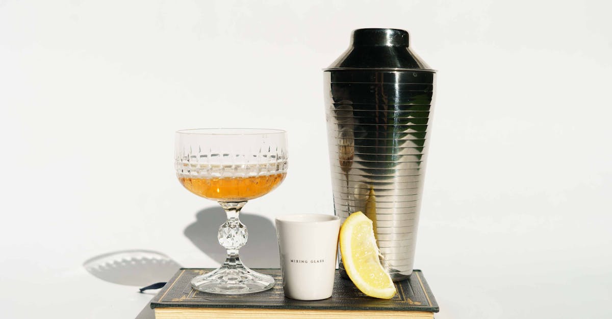 découvrez l'univers raffiné du cognac, une eau-de-vie emblématique de la région de charente en france. plongez dans ses arômes complexes, ses méthodes de production artisanales, et l'histoire fascinante qui entoure cette boisson prestigieuse. que vous soyez un amateur ou un novice, le cognac promet une expérience sensorielle unique.