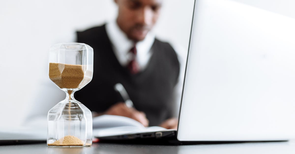 découvrez le travail à court terme : une solution flexible pour les entreprises et les employés face aux défis économiques. apprenez comment cette option peut aider à maintenir l'emploi et à s'adapter aux fluctuations du marché.