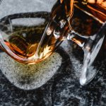 découvrez l'univers envoûtant du cognac, une eau-de-vie prestigieuse élaborée en france. plongez dans son histoire, ses arômes raffinés et les différentes distilleries qui font la renommée de cette boisson d'exception.