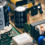 découvrez tout sur les semi-conducteurs, ces matériaux essentiels qui révolutionnent l'industrie électronique. apprenez comment ils fonctionnent, leurs applications dans les technologies modernes, et l'impact croissant de ces composants sur notre vie quotidienne.