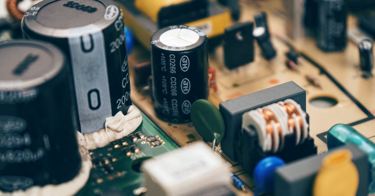 découvrez tout sur les semi-conducteurs, ces matériaux essentiels qui révolutionnent l'industrie électronique. apprenez comment ils fonctionnent, leurs applications dans les technologies modernes, et l'impact croissant de ces composants sur notre vie quotidienne.