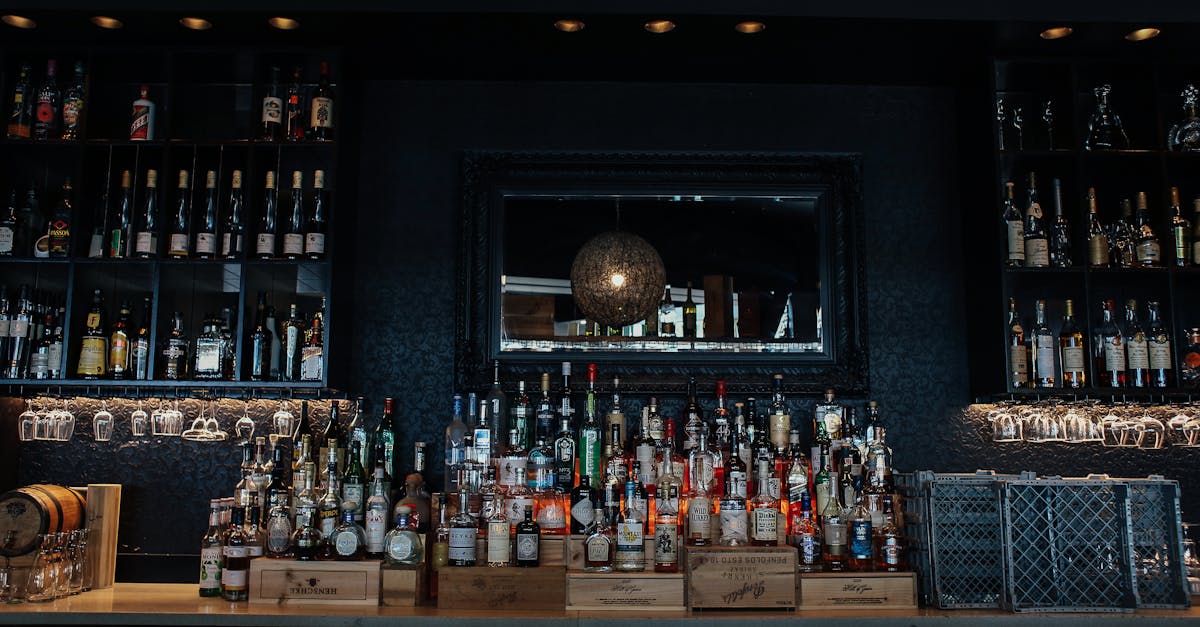 découvrez l'univers raffiné du cognac, une eau-de-vie française emblématique, réputée pour ses saveurs riches et son savoir-faire artisanal. explorez les différents types de cognac, leur élaboration, et les accords parfaits pour apprécier cette délicatesse lors de vos dégustations.