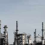 découvrez l'industrie chimique, un secteur clé qui transforme des matières premières en produits essentiels, des innovations de pointe aux applications durables. explorez les défis, les tendances et les avancées technologiques qui façonnent l'avenir de cette industrie dynamique.