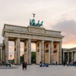 découvrez l'allemagne, un pays riche en histoire, en culture et en paysages diversifiés. explorez ses villes emblématiques comme berlin et munich, admirez ses châteaux majestueux et savourez sa délicieuse cuisine. plongez dans l'héritage artistique et technologique d'une nation dynamique au cœur de l'europe.