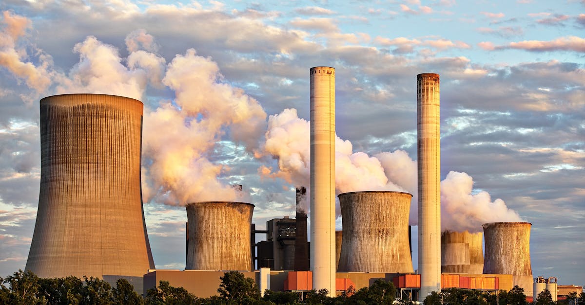 découvrez l'industrie chimique, un secteur clé de l'économie mondiale, qui transforme des matières premières en produits essentiels. explorez ses processus de fabrication innovants, son impact environnemental et les avancées technologiques pour un avenir durable.