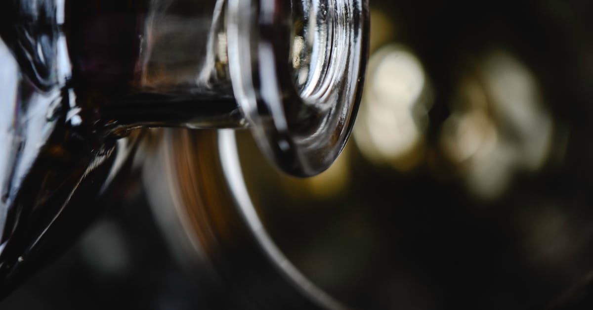 découvrez l'univers du cognac, ce spiritueux raffiné aux arômes riches et complexes. explorez son histoire, ses méthodes de production artisanales et les meilleures marques à déguster.