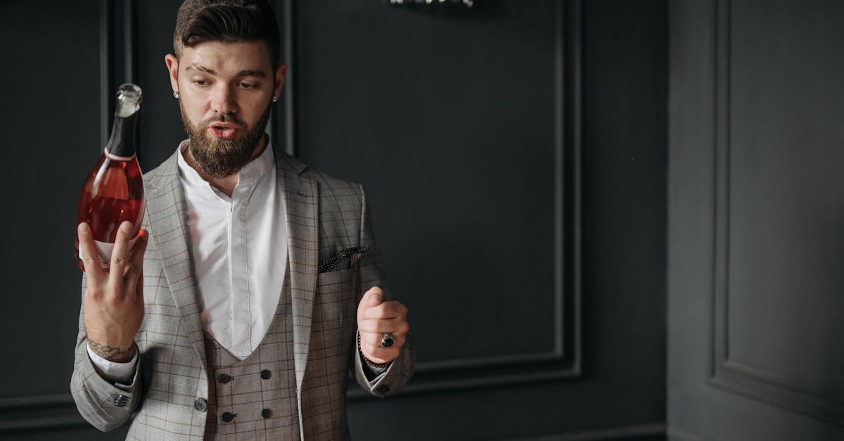 découvrez l'univers raffiné du cognac, une eau-de-vie français emblématique. apprenez-en davantage sur son origine, ses méthodes de production artisanales, et les différentes nuances de saveurs qui rendent chaque bouteille unique. parfait pour les amateurs de spiritueux et ceux en quête d'une expérience gustative inoubliable.