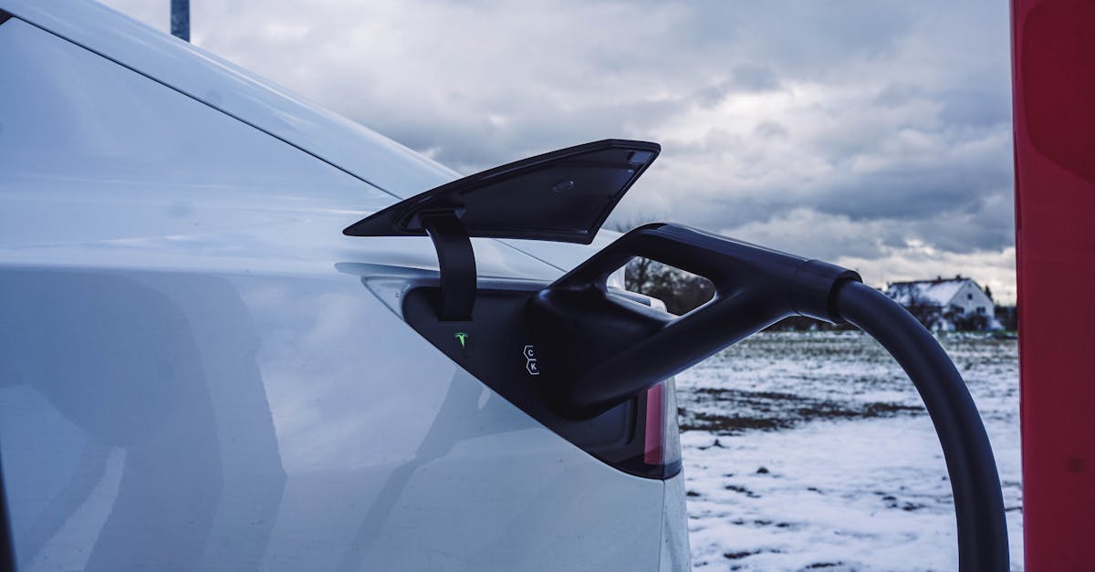 découvrez l'électromobilité, la révolution des transports écologiques qui allie technologie et durabilité. explorez les avantages des véhicules électriques, les infrastructures de recharge et les innovations qui transforment notre manière de nous déplacer tout en préservant notre planète.