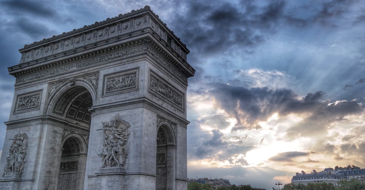 découvrez la richesse culturelle, l'histoire fascinante et les paysages variés de la france, un pays emblématique en europe. explorez ses villes vibrantes, sa cuisine délicieuse et ses traditions uniques qui attirent des millions de visiteurs chaque année.