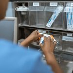 découvrez les enjeux et les innovations du secteur pharmaceutique, un domaine clé pour la santé mondiale. explorez les dernières avancées, les défis réglementaires et les tendances émergentes qui façonnent l'avenir de l'industrie pharmaceutique.