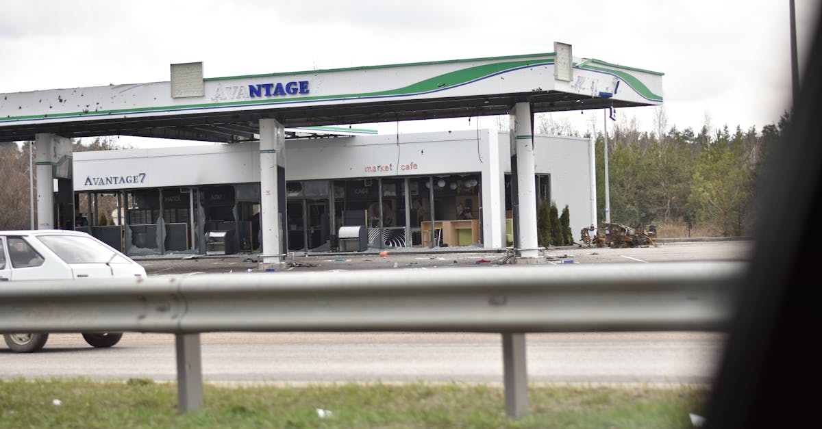 découvrez les enjeux et les conséquences de la désindustrialisation, un phénomène qui transforme nos économies et affecte le marché du travail. analyse des causes, impacts sociaux et économiques, ainsi que des perspectives pour un avenir durable.