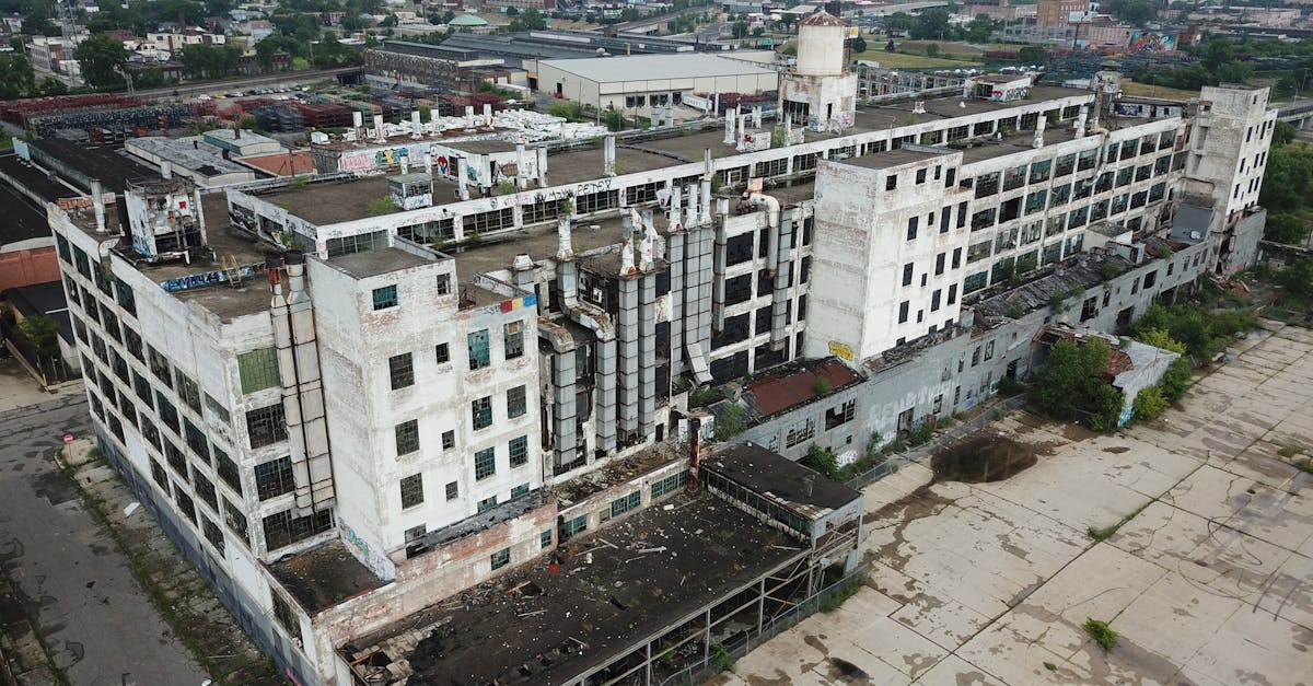 découvrez les enjeux de la désindustrialisation, un phénomène marquant des économies modernes qui impacte l'emploi, l'innovation et le paysage socio-économique. analyse des causes, conséquences et solutions pour un avenir durable.