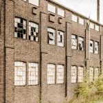 découvrez les causes et les conséquences du déclin industriel, un phénomène marquant de l'économie moderne qui impacte les territoires, l'emploi et l'innovation. plongez dans les enjeux sociaux et environnementaux liés à cette transformation.