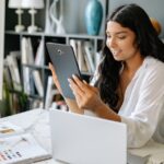 découvrez l'univers fascinant de l'industrie créative, un secteur dynamique où l'innovation, l'art et la technologie se rencontrent pour façonner des expériences uniques et inspirantes. explorez les tendances, les opportunités et les défis de cette industrie en pleine évolution.