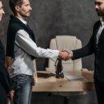 découvrez le processus de fusion d'entreprises, sa stratégie, ses avantages et ses défis. apprenez comment les mergers peuvent transformer des organisations et créer de nouvelles opportunités sur le marché.