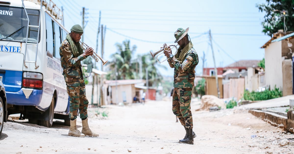 découvrez les enjeux et les bénéfices de la coopération militaire, un élément clé pour assurer la sécurité internationale, favoriser le partage des ressources et renforcer les alliances stratégiques entre les nations.