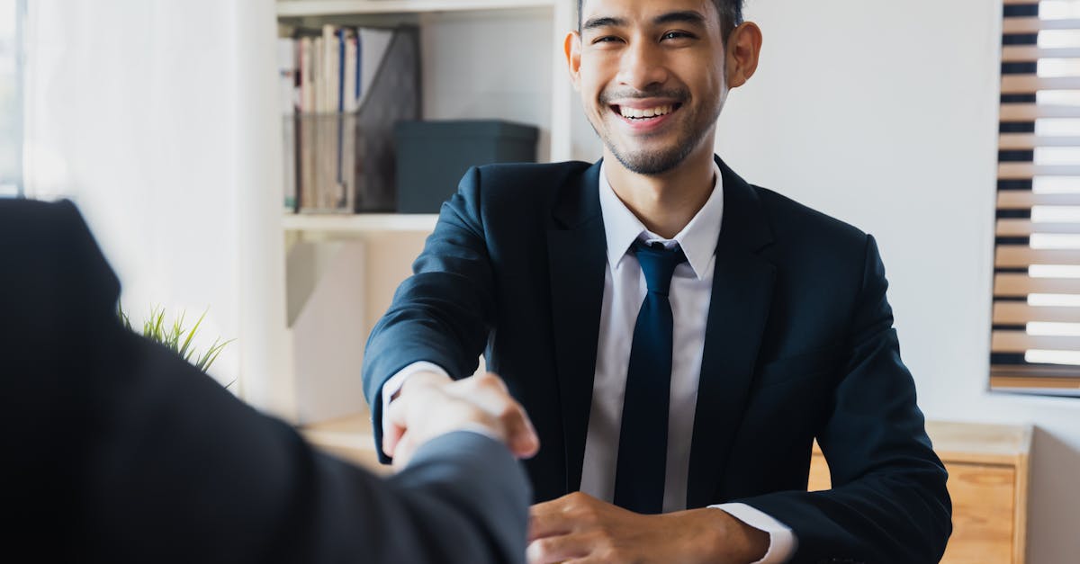 découvrez nos conseils pratiques pour réussir votre négociation salariale. apprenez à évaluer vos compétences, à argumenter efficacement et à obtenir la rémunération que vous méritez. transformez la discussion sur le salaire en une opportunité d'avancement professionnel.