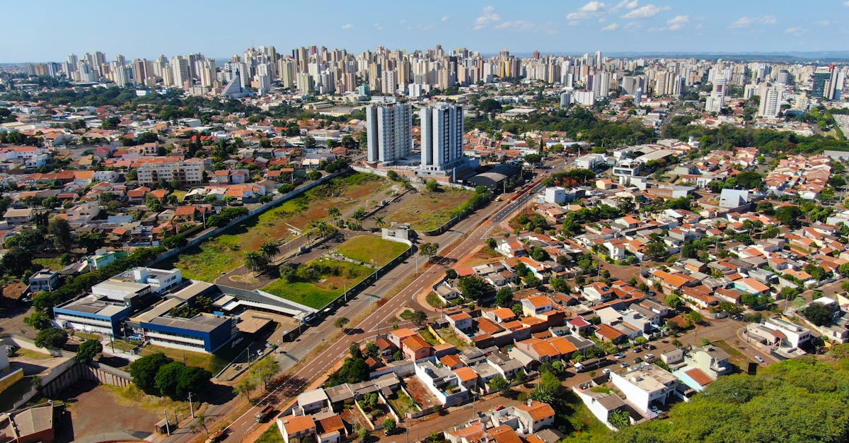 découvrez l'univers des drones commerciaux : technologies avancées, applications variées et impact sur les industries. explorez comment ces appareils révolutionnent la logistique, la surveillance, et la photographie aérienne.