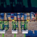 découvrez les enjeux et les conséquences de la guerre commerciale entre les grandes puissances mondiales. analyse des impacts sur l'économie globale, les industries et les consommateurs dans cet article approfondi.