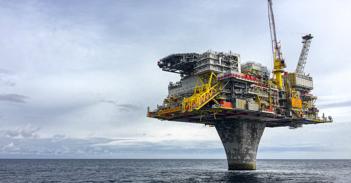 découvrez l'industrie offshore, un secteur dynamique et en pleine expansion, dédié à l'exploitation des ressources maritimes. explorez les innovations technologiques, les défis environnementaux et les opportunités économiques de cette industrie clé qui façonne notre avenir énergétique.