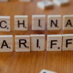 découvrez les enjeux et les conséquences de la guerre commerciale : un conflit économique majeur qui impacte les relations internationales, les marchés et l'économie mondiale.