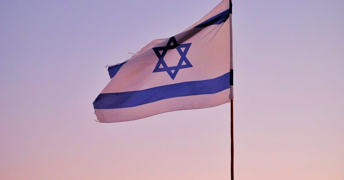 découvrez l'univers fascinant d'israël, un pays riche en histoire, en culture et en diversité. plongez dans ses paysages époustouflants, sa gastronomie savoureuse et ses traditions uniques. explorez les merveilles de jérusalem, tel aviv et bien d'autres destinations emblématiques.