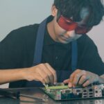 découvrez l'univers des semi-conducteurs, des composants essentiels à la technologie moderne. apprenez comment ils transforment l'électronique, alimentent les innovations et façonnent l'avenir des appareils connectés.