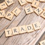 découvrez l'importance de la balance commerciale, un indicateur clé de la santé économique d'un pays. explorez comment les exportations et importations influencent les relations internationales et le marché mondial.