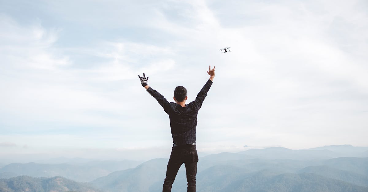 découvrez les drones armés, des technologies de pointe au service de la défense et de la surveillance. apprenez comment ces dispositifs révolutionnent les opérations militaires et leur impact sur la sécurité moderne.