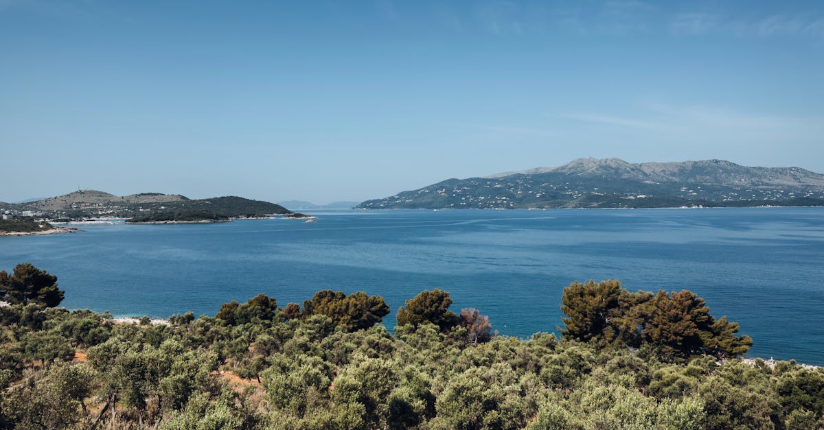 découvrez l'albanie : ses paysages spectaculaires, ses plages préservées, son patrimoine riche et sa culture unique. partez à la rencontre d'une destination authentique en europe du sud.