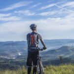 découvrez l'univers du cyclisme : conseils, parcours, équipements et bienfaits de cette activité passionnante. que vous soyez débutant ou expert, trouvez vos inspirations pour pédaler vers de nouvelles aventures.