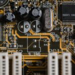 découvrez l'univers des semi-conducteurs, des matériaux essentiels qui alimentent la technologie moderne. apprenez comment ils sont utilisés dans les dispositifs électroniques, du simple transistor aux ordinateurs puissants, et leur impact sur l'innovation technologique.