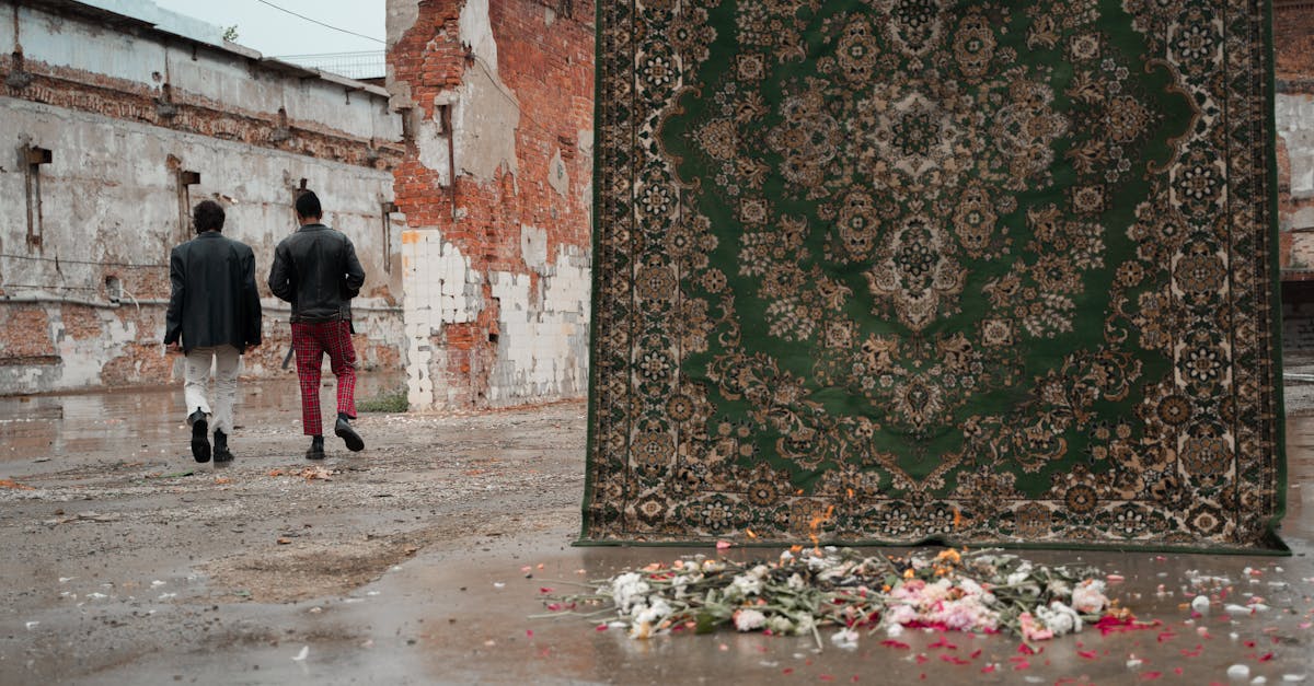 découvrez l’histoire et le savoir-faire de l’industrie du tapis iranien : des artisans talentueux perpétuent une tradition ancestrale mêlant art, culture et qualité exceptionnelle. plongez dans l’univers riche des tapis persans, symboles d’élégance et de prestige.