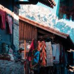 découvrez les causes et les conséquences de la crise du tourisme en albanie, ainsi que les solutions proposées pour relancer ce secteur clé de l'économie nationale.