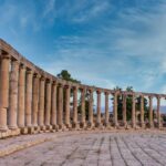 découvrez la jordanie, un pays aux paysages époustouflants, riche en histoire et en sites emblématiques comme pétra et la mer morte. préparez votre voyage et explorez les merveilles du tourisme jordanien.
