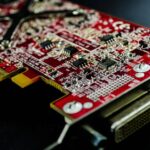 découvrez l'univers des semi-conducteurs : leur fonctionnement, leurs applications dans l'électronique moderne et leur rôle essentiel dans l'innovation technologique.