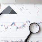 découvrez les causes et les conséquences d'un choc économique, ainsi que les stratégies pour y faire face efficacement.