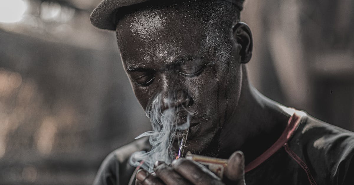 explorez l'influence de l'industrie du tabac sur la politique, la santé publique et la société, et découvrez les enjeux liés à ses stratégies et son pouvoir.