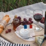 découvrez les causes et les conséquences du déclin des vignobles français, ainsi que les solutions pour préserver ce patrimoine viticole d'exception.