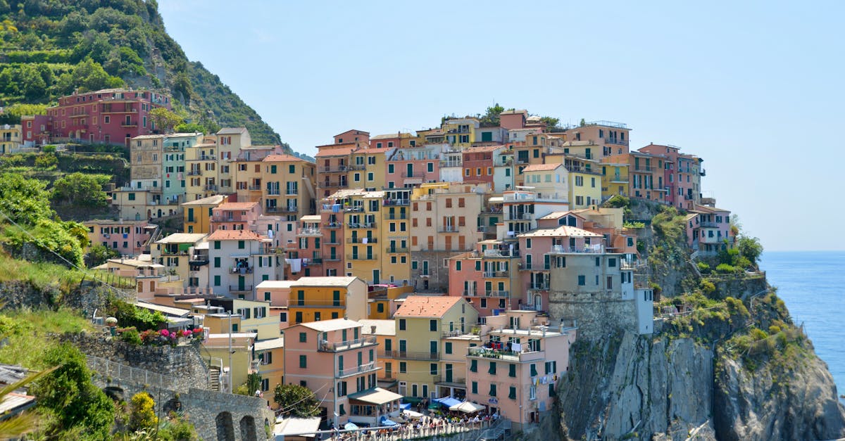 découvrez l'histoire fascinante des navires à voile, leur architecture élégante et leur rôle crucial dans l'exploration maritime à travers les siècles.