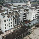 la désindustrialisation désigne le déclin progressif du secteur industriel dans une région ou un pays, entraînant des transformations économiques et sociales majeures.