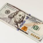 découvrez les principes et impacts des politiques économiques visant à réguler la croissance, l'emploi et la stabilité financière d'un pays.