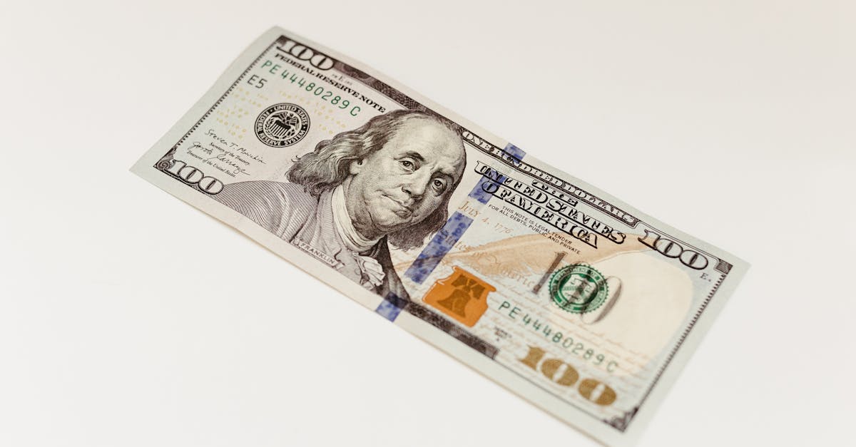 découvrez les principes et impacts des politiques économiques visant à réguler la croissance, l'emploi et la stabilité financière d'un pays.