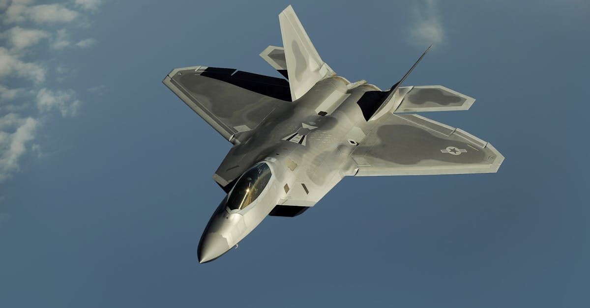 négociations sur les futurs chasseurs : analyses des accords, enjeux stratégiques et perspectives de développement des avions de combat de nouvelle génération.