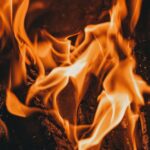 découvrez le pyrolyse oil, un carburant alternatif obtenu par pyrolyse, utilisé pour la production d'énergie durable et la valorisation des déchets organiques.