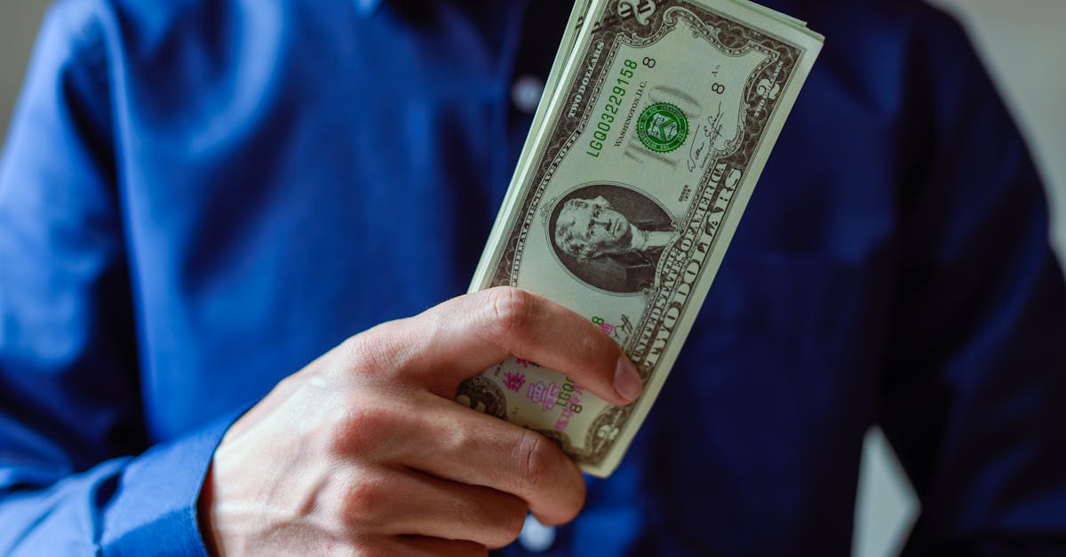 écoutez la présentation des résultats financiers trimestriels d'une entreprise, où les dirigeants discutent des performances passées et des perspectives futures.